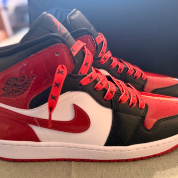 🔥 Brand New Air Jordan 1 Mid SE – Men’s Size 12 🔥 - Picture 2 of 12